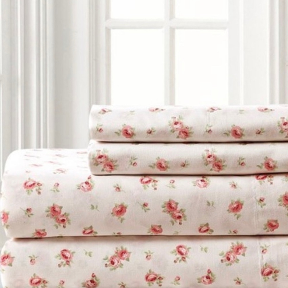 4-Piece Queen Sheet Set floral cute little floral pattern